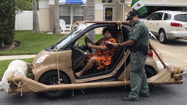 wallpapers Fred Flintstone Car