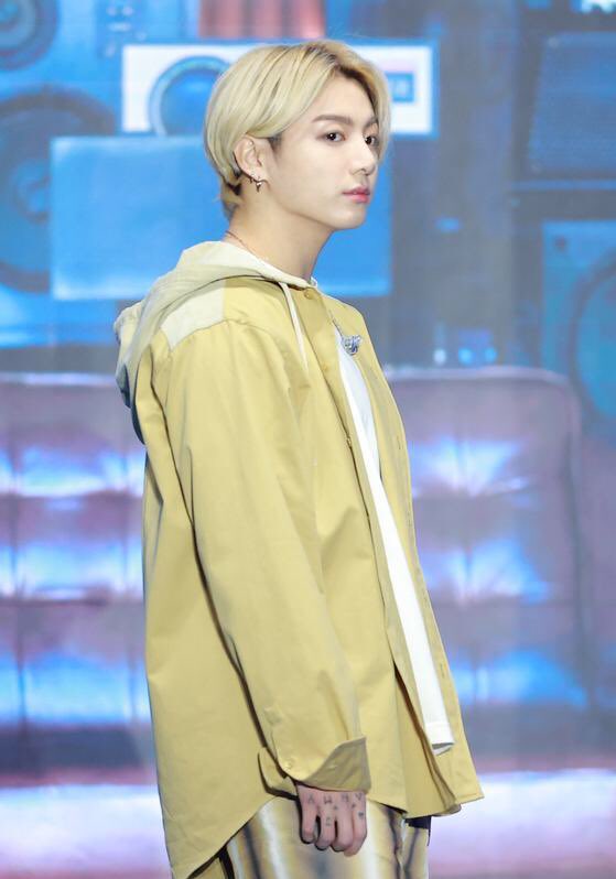 wallpapers Jungkook Blond Hair Gif 2021